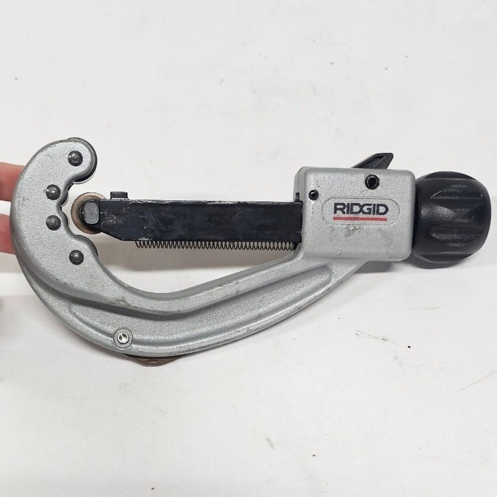 Ridgid No 152 Quick-Acting Tubing Cutter 1/4 to 2-5/8 Inch 31642 Gray